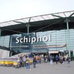 ingang Internationale luchthaven Schiphol bij Amsterdam