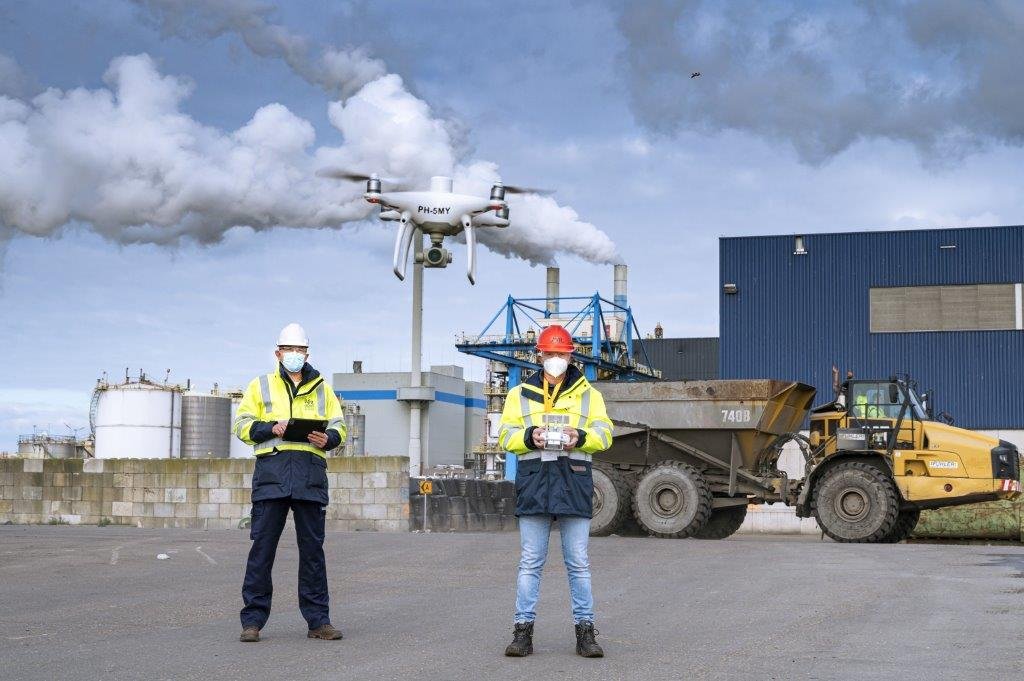 Medewerkers DCMR dragen mondmaskers omwille van hun eigen gezondheid