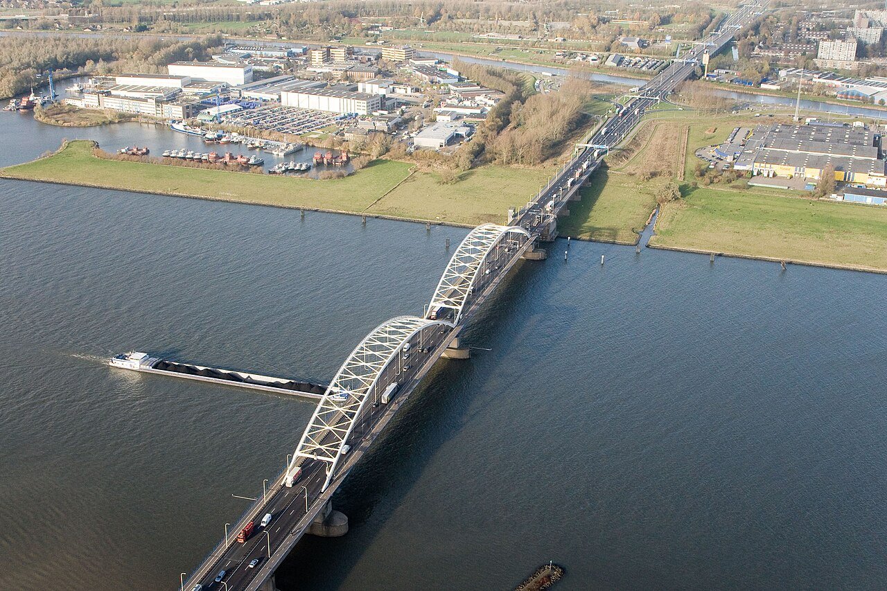 Luchtfoto van de Merwedebrug